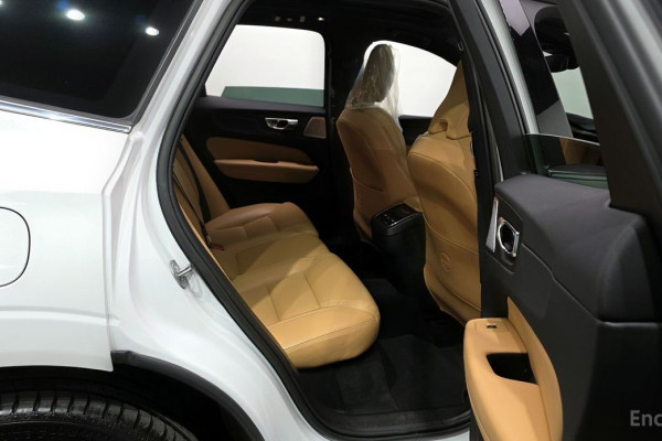 2023 Volvo XC60 с пробегом 39 281 км