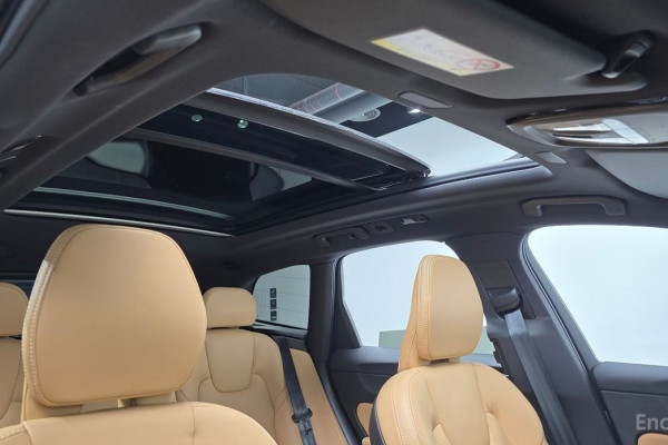 2022 Volvo XC60 с пробегом 25 557 км