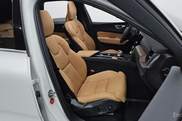 2022 Volvo XC60 с пробегом 43 004 км