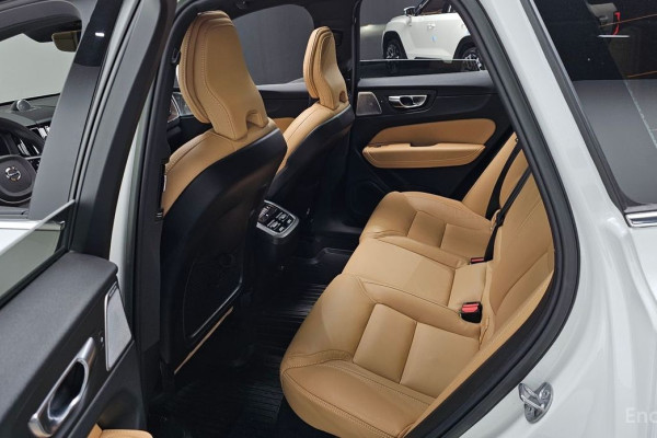 2022 Volvo XC60 с пробегом 43 004 км