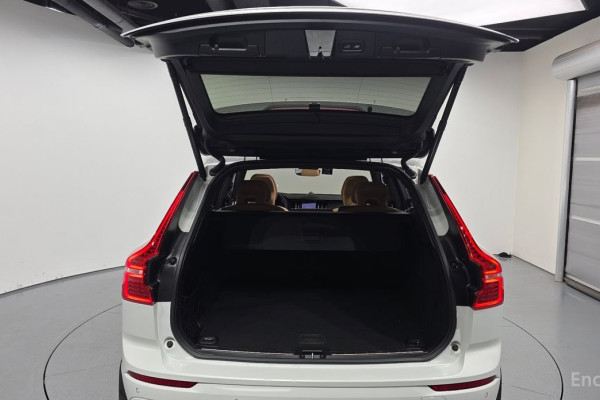 2022 Volvo XC60 с пробегом 25 557 км