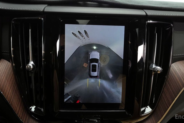 2023 Volvo XC60 с пробегом 39 281 км