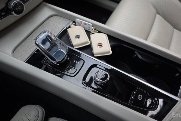 2022 Volvo XC60 с пробегом 35 074 км