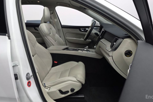 2022 Volvo XC60 с пробегом 35 074 км