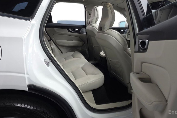 2022 Volvo XC60 с пробегом 35 074 км