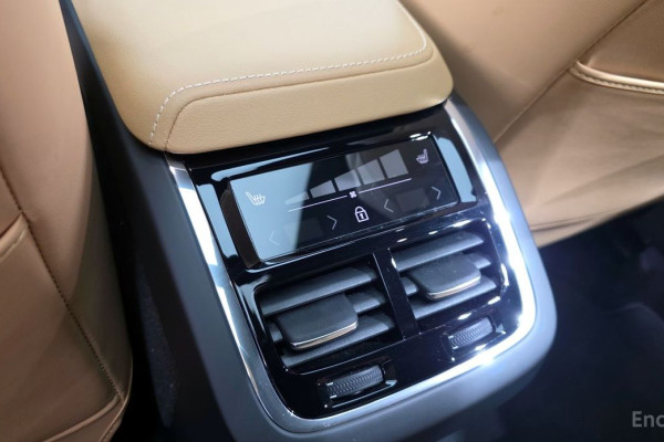 2023 Volvo XC60 с пробегом 39 281 км