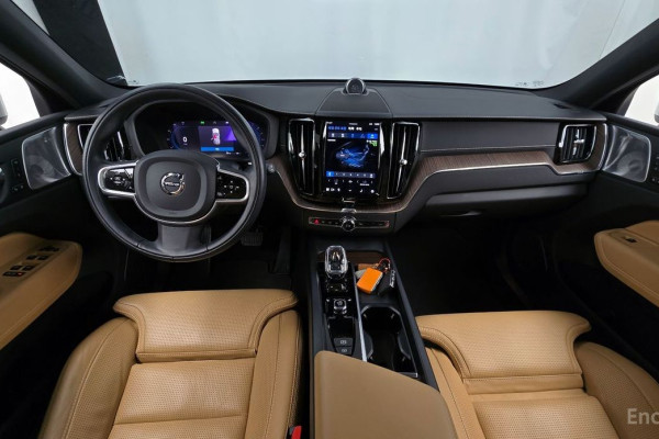 2022 Volvo XC60 с пробегом 109 625 км