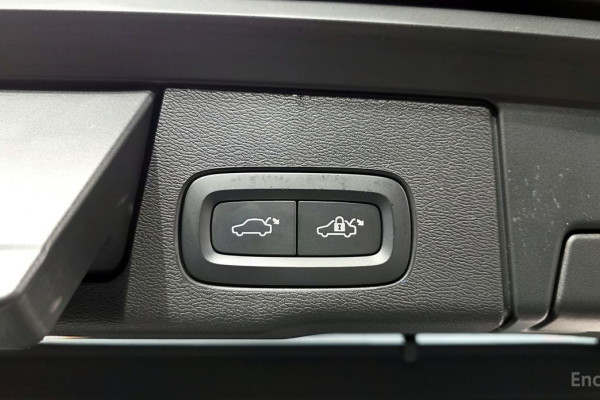 2023 Volvo XC60 с пробегом 39 281 км