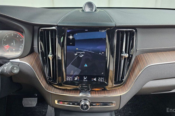 2021 Volvo XC60 с пробегом 20 348 км