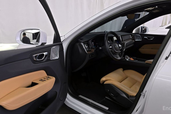 2022 Volvo XC60 с пробегом 109 625 км
