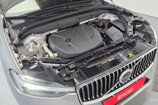 2022 Volvo XC60 с пробегом 42 788 км