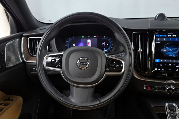 2022 Volvo XC60 с пробегом 109 625 км