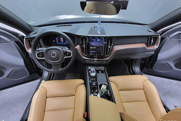 2023 Volvo XC60 с пробегом 82 952 км