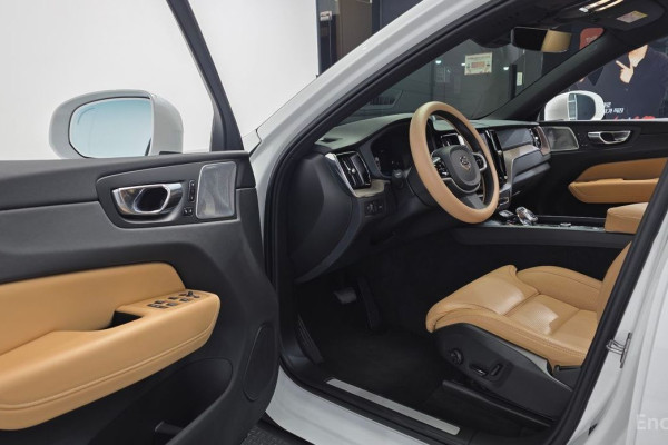 2021 Volvo XC60 с пробегом 62 128 км