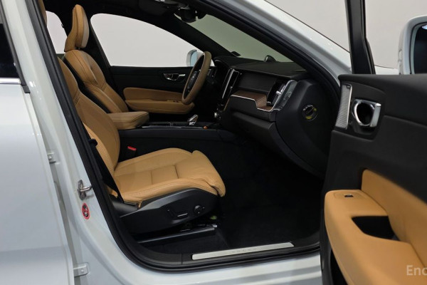 2021 Volvo XC60 с пробегом 62 128 км