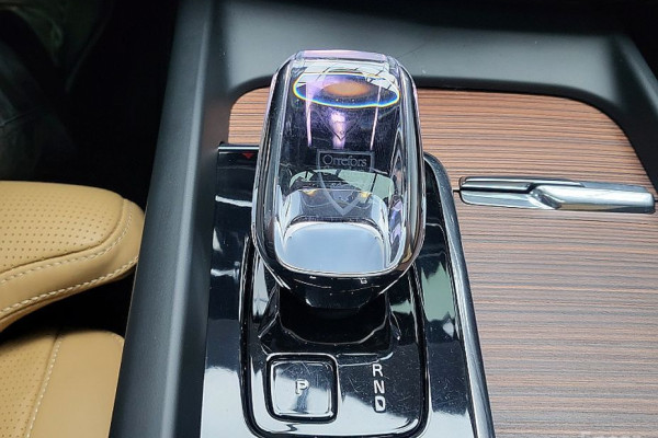 2023 Volvo XC60 с пробегом 82 952 км