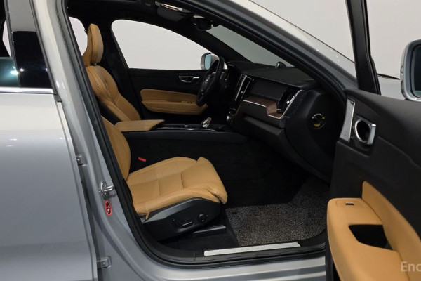 2022 Volvo XC60 с пробегом 42 788 км