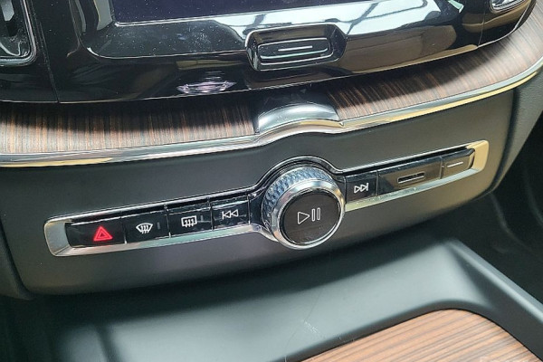 2023 Volvo XC60 с пробегом 82 952 км