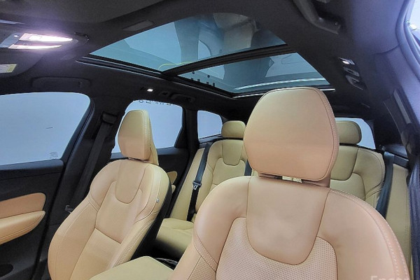 2023 Volvo XC60 с пробегом 82 952 км