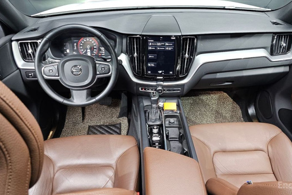 2021 Volvo XC60 с пробегом 17 225 км