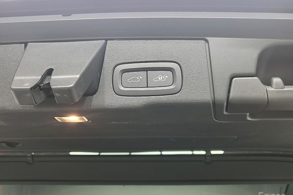 2023 Volvo XC60 с пробегом 82 952 км