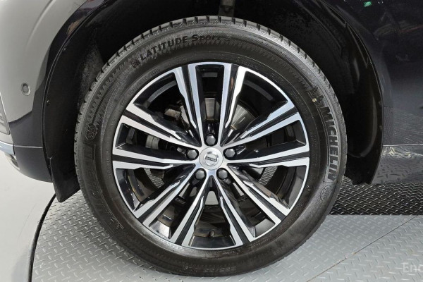 2022 Volvo XC60 с пробегом 28 319 км