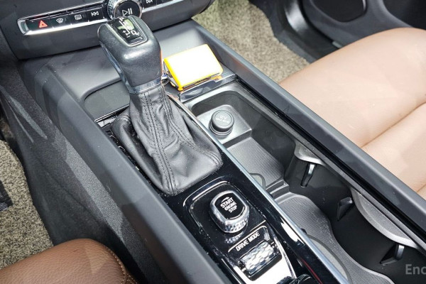 2021 Volvo XC60 с пробегом 17 225 км