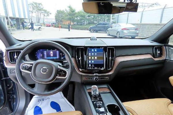 2021 Volvo XC60 с пробегом 22 834 км