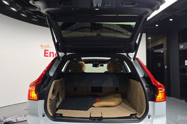 2021 Volvo XC60 с пробегом 62 128 км