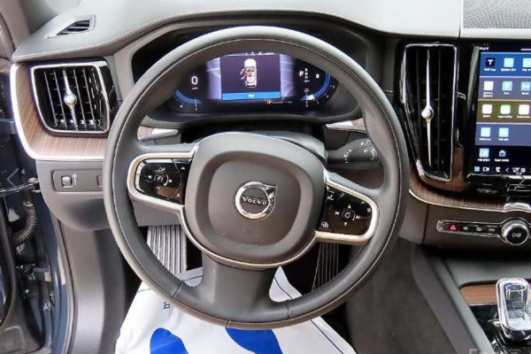 2021 Volvo XC60 с пробегом 22 834 км