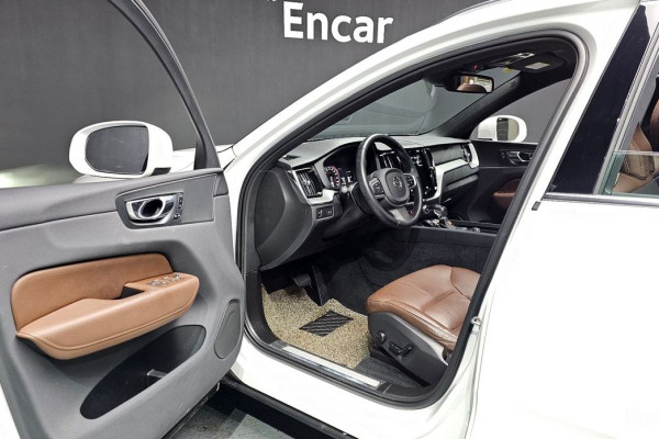 2021 Volvo XC60 с пробегом 17 225 км