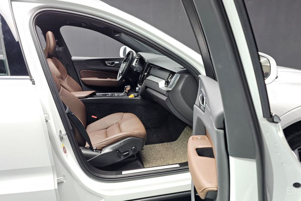 2021 Volvo XC60 с пробегом 17 225 км