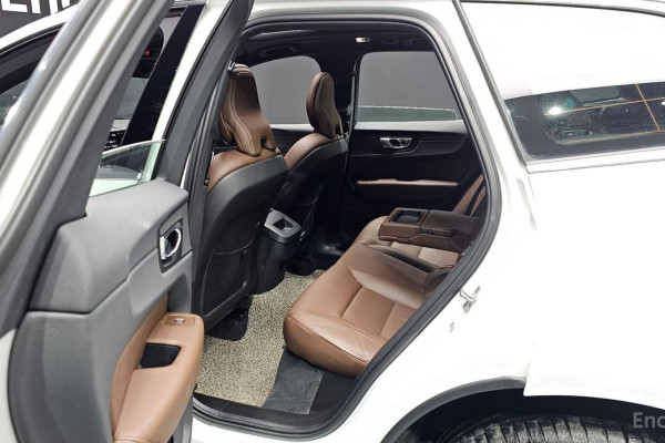 2021 Volvo XC60 с пробегом 17 225 км