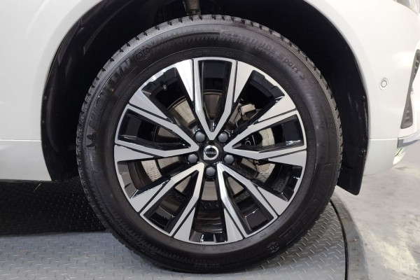 2023 Volvo XC60 с пробегом 15 919 км