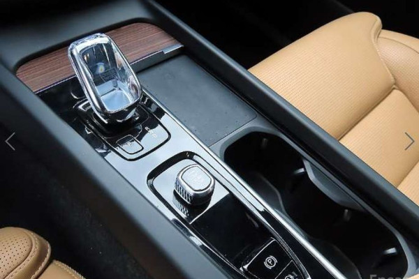 2021 Volvo XC60 с пробегом 22 834 км