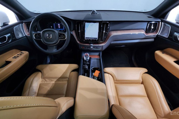 2023 Volvo XC60 с пробегом 15 919 км