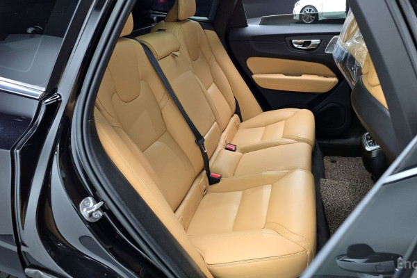 2022 Volvo XC60 с пробегом 28 319 км