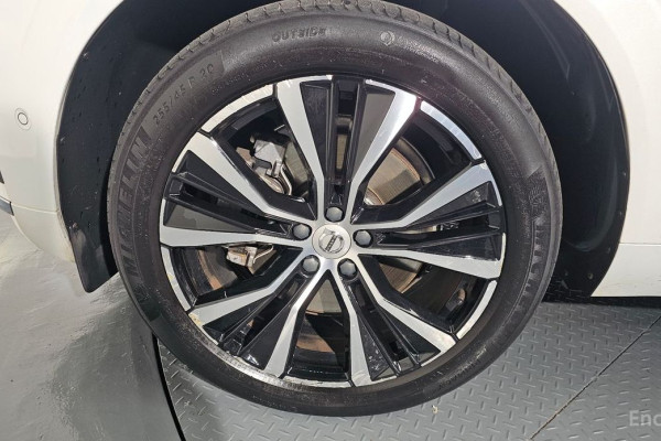 2022 Volvo XC60 с пробегом 54 605 км