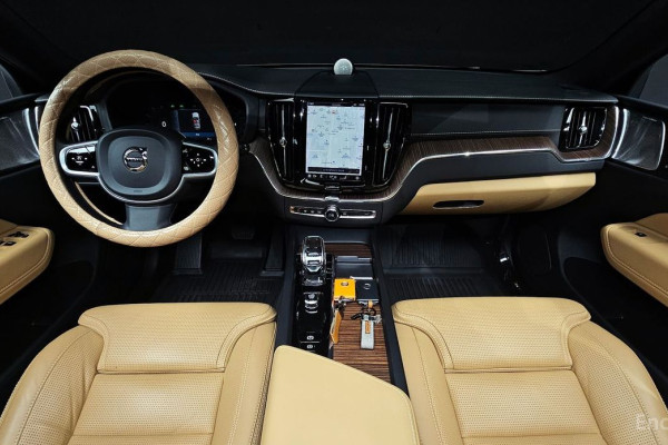 2022 Volvo XC60 с пробегом 29 003 км