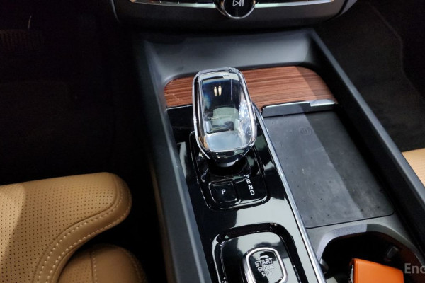 2023 Volvo XC60 с пробегом 15 919 км