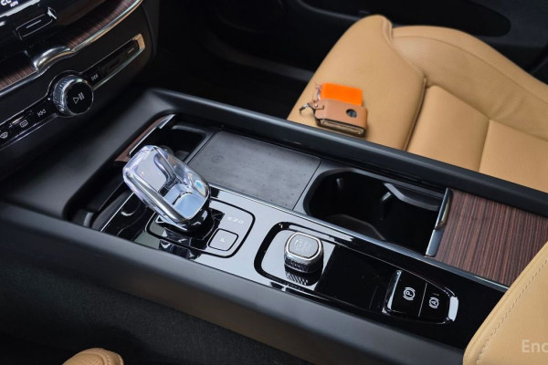 2023 Volvo XC60 с пробегом 14 816 км