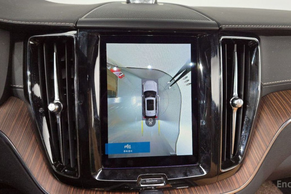 2022 Volvo XC60 с пробегом 28 319 км