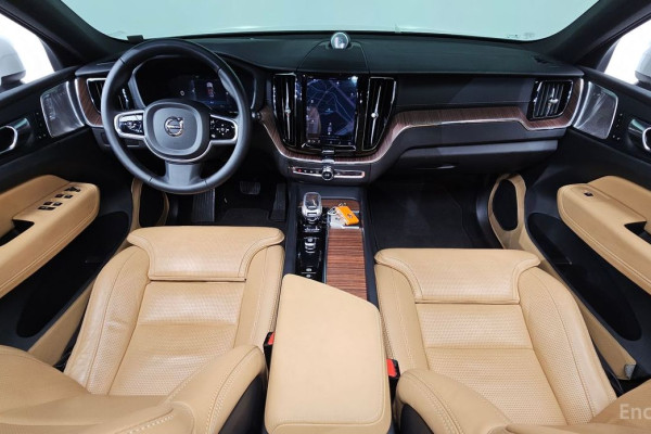 2022 Volvo XC60 с пробегом 54 605 км