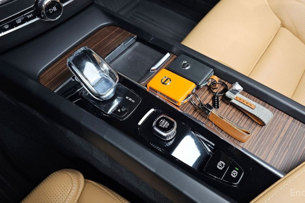 2022 Volvo XC60 с пробегом 29 003 км