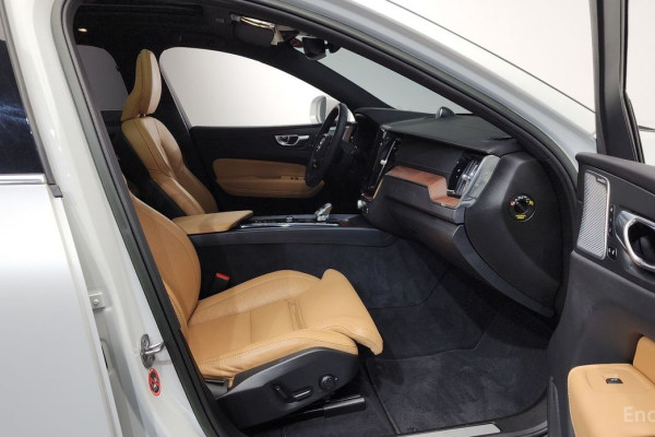 2023 Volvo XC60 с пробегом 15 919 км