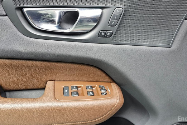 2021 Volvo XC60 с пробегом 17 225 км