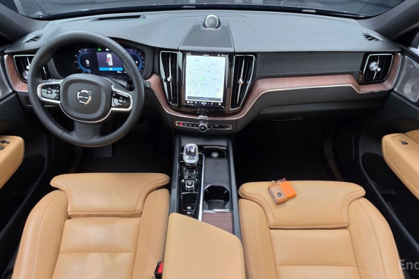 2023 Volvo XC60 с пробегом 14 816 км