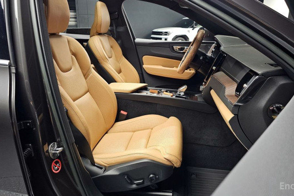 2022 Volvo XC60 с пробегом 29 003 км