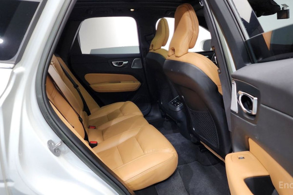 2023 Volvo XC60 с пробегом 15 919 км