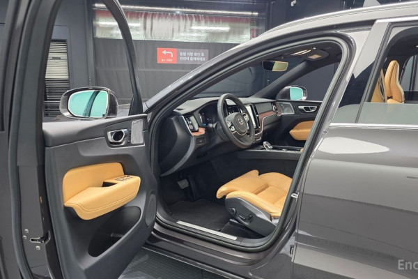 2023 Volvo XC60 с пробегом 14 816 км